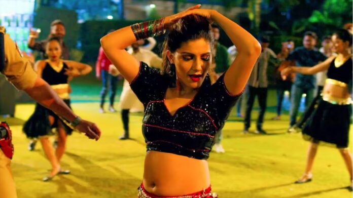 Sapna Choudhary Dance: सपना चौधरी के देसी डांस ने मचाई धूम, वायरल वीडियो देखते ही रह गए फैंस