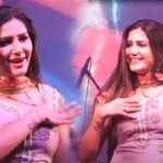 Sapna Choudhary Dance: सपना चौधरी के ठुमकों ने उड़ाए होश, डांस देखने उमड़ी सिर्फ महिलाओं की भीड़