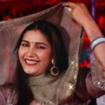 Sapna Choudhary Dance : सपना चौधरी के ठुमकों से थर्राया मैदान, भीड़ के बोझ से गिर पड़ा डोम, मची अफरातफरी
