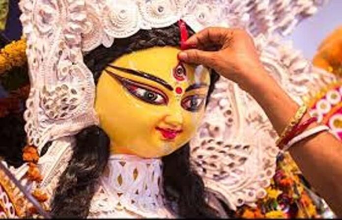 Sharadiya Navratri: शारदीय नवरात्र से पहले घर से निकाल दें ये चीजें