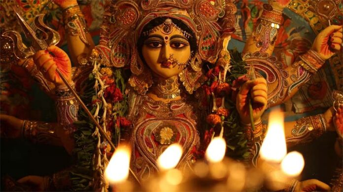 Shardiya Navratri Upaay: जानें अष्टमी और नवमी तिथि पर कहां जलाएं दीपक