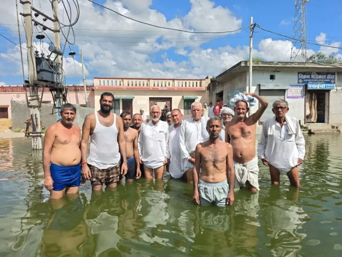 The BKU delegation visited the flood-affected area and listened to the problems of the farmers