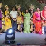The Basant Girija Shri Samiti organized a grand devotional music program at the Mata Mansa Devi temple complex.