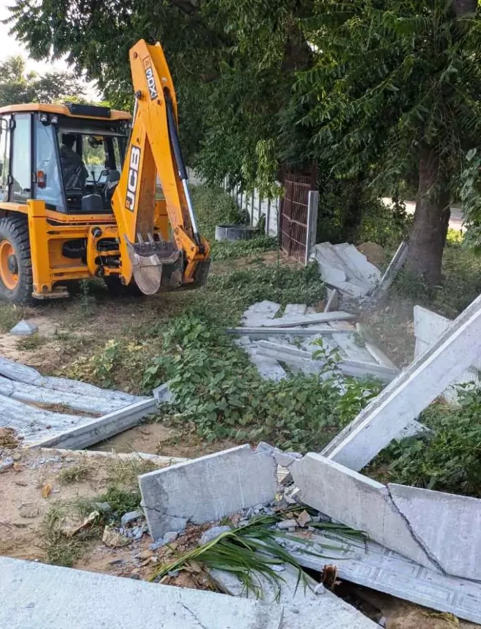 The District Town Planning Department took action to stop the illegal construction of a new colony in Kadhu.
