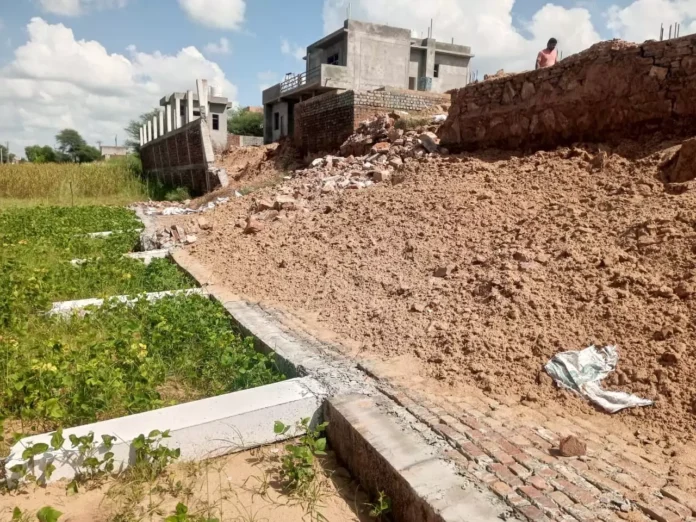 The boundary wall of the subdivision building collapsed during the rains, causing a major accident