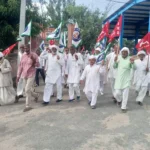 The protesting farmers held a demonstration, marching from their protest site to the SDM office.