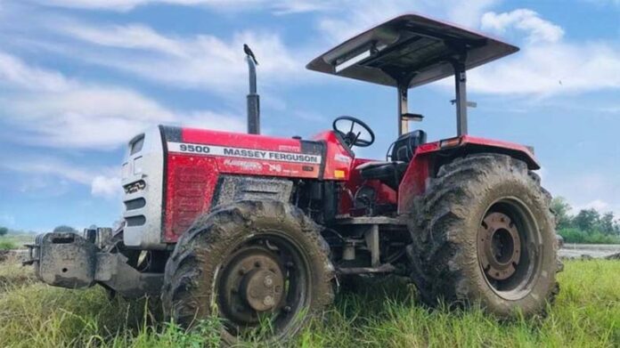 Tractor Tips: जानिए बाढ़ के बाद कीचड़ भरे खेतों में ट्रैक्टर का प्रयोग कैसे करें