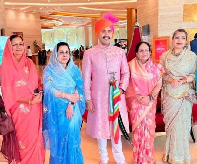 Vikramaditya Singh Wedding: सादगी में भी झलका राजघराने का रुतबा, दुल्हन अमरीन के गहनों ने सबका मन मोहा  