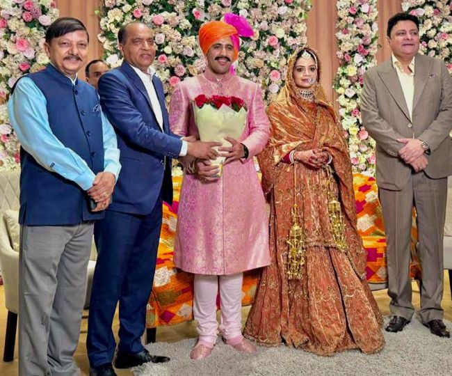 Vikramaditya Singh Wedding: सादगी में भी झलका राजघराने का रुतबा, दुल्हन अमरीन के गहनों ने सबका मन मोहा  