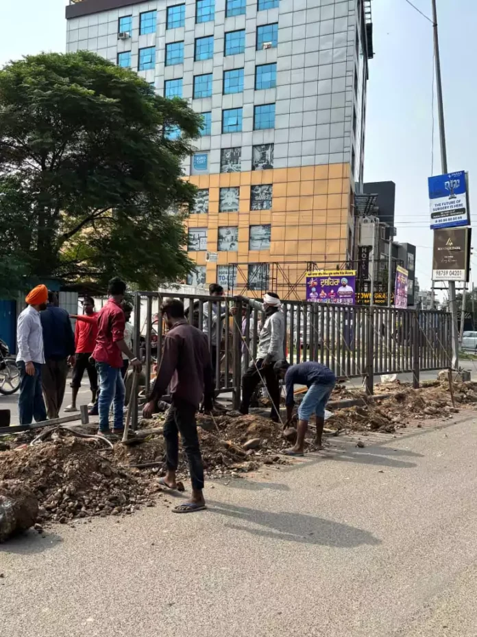 Work to install the divider grills on the Peer Mucchalla-Panchkula road has begun.
