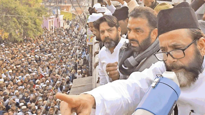 Bareilly Protests: यूपी के बरेली में हिंसक प्रदर्शन, आईएमसी प्रमुख मौलाना तौकीर रजा खान समेत 50 लोग हिरासत में