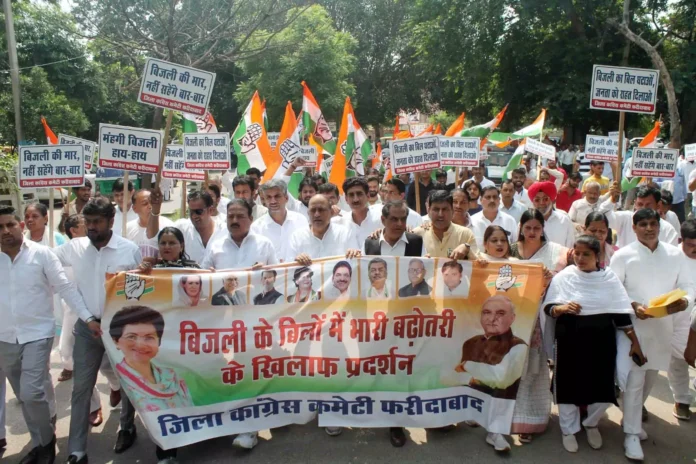 Faridabad News : बिजली बिलों में बढ़ोतरी के विरोध में कांग्रेसियों ने उपायुक्त को सौंपा ज्ञापन