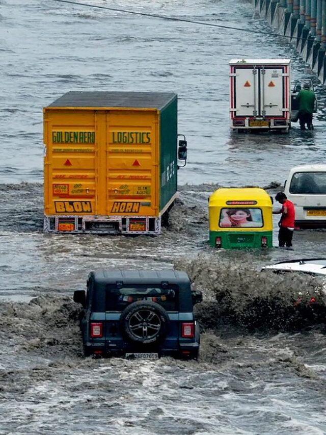 Rain Alert: स्कूल-ऑफिस बंद, ऑनलाइन मोड शुरू… दिल्ली में बारिश से मचा हाहाकार