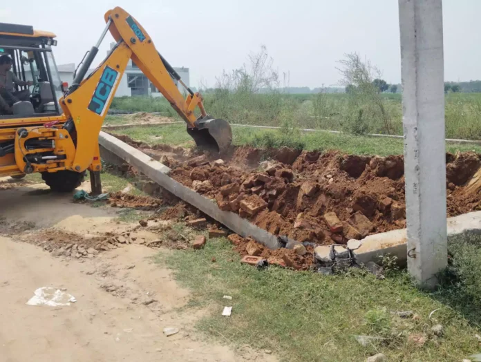 Jind News : जिला नगर योजनाकार ने दुर्गा कालोनी, रोहतक रोड, भिवानी रोड बाईपास पर चलाया पीला पंजा