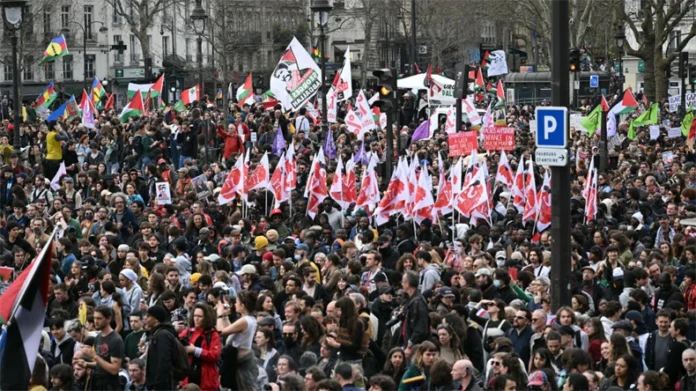 France Breaking: नेपाल के बाद फ्रांस में देशव्यापी विरोध प्रदर्शन, 200 गिरफ्तार France Breaking: नेपाल के बाद फ्रांस में देशव्यापी विरोध प्रदर्शन, 200 गिरफ्तार