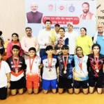 Bhiwani News : लोहारू क्षेत्र के गांवों की बेटियों ने दिखाया दम, हरियाणा खेल महाकुंभ में वॉलीबॉल में जीता स्वर्ण