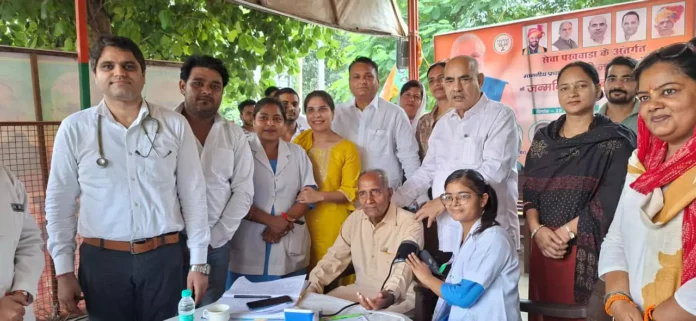 Faridabad News : विधायक मूलचंद ने किया स्वास्थ्य शिविर में किया कार्यकर्ताओं का स्वागत