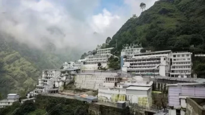 Jammu News: खराब मौसम के कारण श्री माता वैष्णो देवी की यात्रा फिर स्थगित