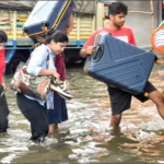 Kolkata Rain: दूर्गा पूजा से पहले भारी बारिश के चलते बेहाल कोलकाता, 10 लोगों की मौत