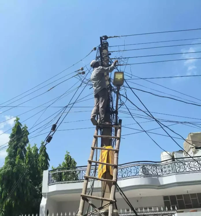 Faridabad News : दिपाली से पहले दूधिया रंग से जगमगाएगा फरीदाबाद निगम क्षेत्र : निगमायुक्त