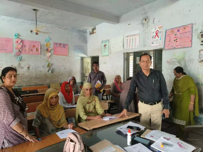Jind News : उल्लास परीक्षा में 70 वर्ष से अधिक आयु के बुजुर्गों ने परीक्षा दे बने प्रेरणास्रोत