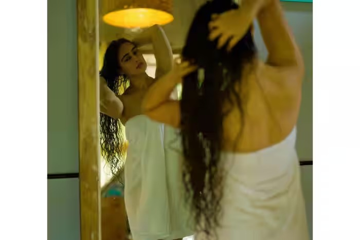 Megha Shukla Bold Photos: बाथरूम वीडियो के बाद अब टॉवल लुक, मेघा शुक्ला ने बढ़ाया इंटरनेट का तापमान