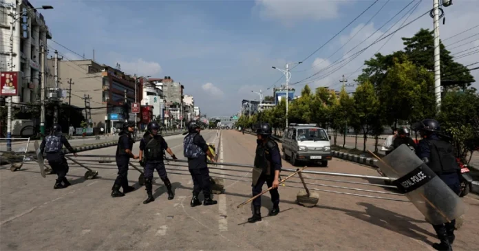 Nepal Update: कर्फ्यू में ढील, कुछ समय के लिए खुले बाजार, सार्वजनिक परिवहन अब भी बंद