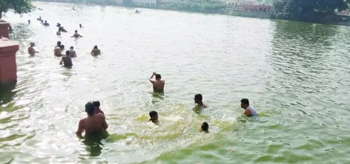 Jind News : सर्वपितृ अमावस्या पर श्रद्धालुओं ने किया पिंडदानc