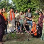 Jind News : दिवंगत माता-पिता की याद में किया पौधारोपण