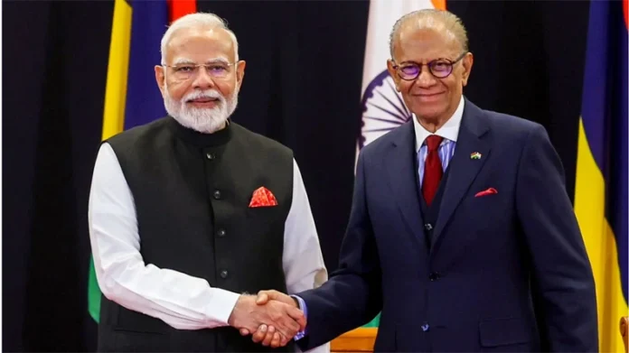 PM Modi Varanasi Visit Live: आज यूपी और उत्तराखंड के दौरे पर पीएम मोदी, वाराणसी में मॉरीशस के पीएम नवीनचंद्र रामगुलाम से की मुलाकात