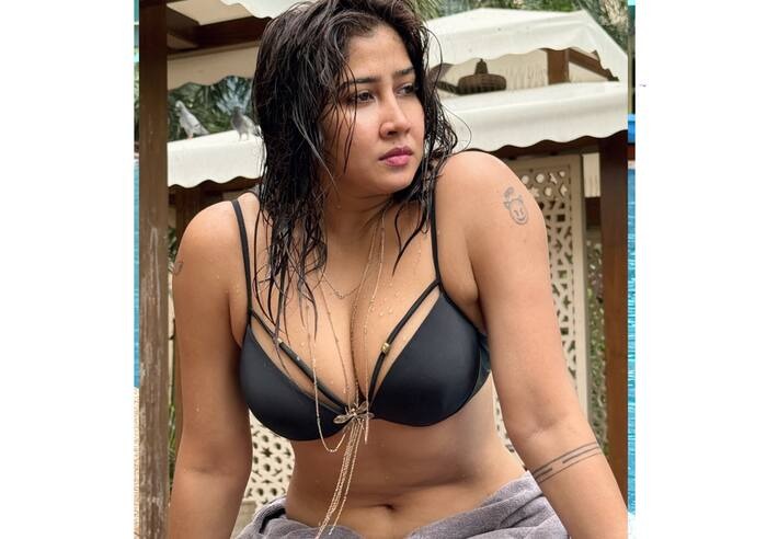 Sofia Ansari Bold Photos: सोफिया अंसारी ने ब्लैक बिकिनी में बिखेरा जलवा, सेक्सी लुक ने फैंस की रोक दीं साँसें