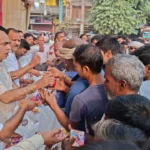 Faridabad News : मजदूरों को मिठाई वितरित कर मनाया विश्वकर्मा दिवस