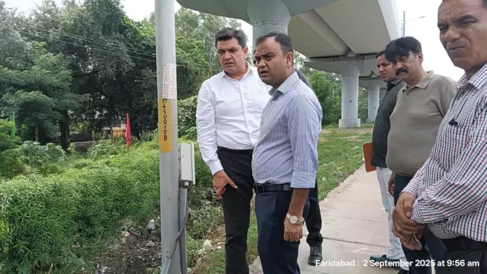 Municipal Corporation Commissioner Dhirendra Khadgata Faridabad News : निरंतर बरसात के बीच जिला प्रशासन अलर्ट