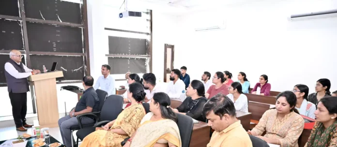 One day research software workshop organized at Haryana Central University Mahendragrh News : हरियाणा केंद्रीय विश्वविद्यालय में एकदिवसीय शोध सॉफ्टवेयर कार्यशाला का हुआ आयोजन