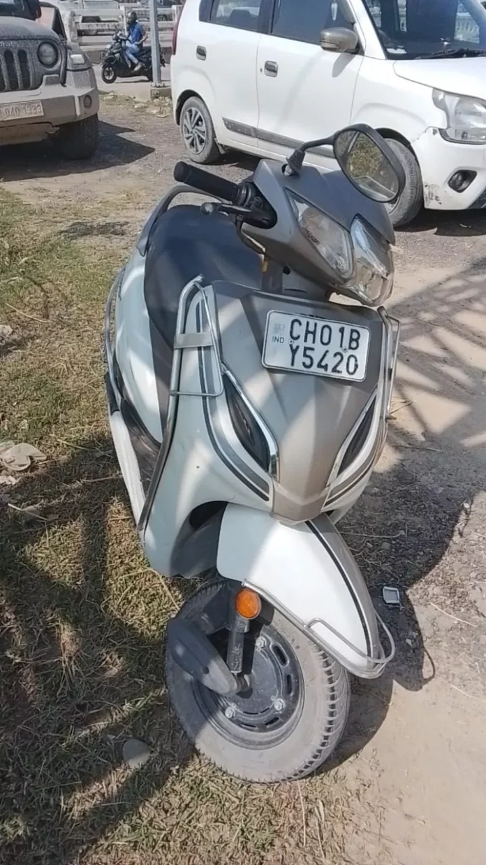 Activa collided with truck under flyover, two elderly people died on the spot