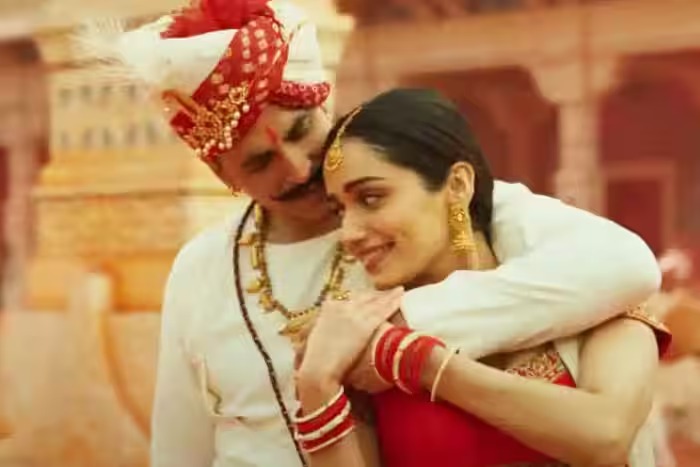 Actors Bold Scene With Younger Actresses: इन एक्टर्स ने पार की उम्र की सारी हदें! 46 साल छोटी हसीना संग दिए बोल्ड सीन, मचा था जबरदस्त बवाल