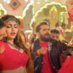 Akanksha Puri and Khesari Lal Yadav Chemistry: ‘लाल घघरी’ सॉन्ग में खेसारी-आकांक्षा की जोड़ी ने लूटा दिल, बोल्ड अंदाज़ पर फिदा हुए फैंस!
