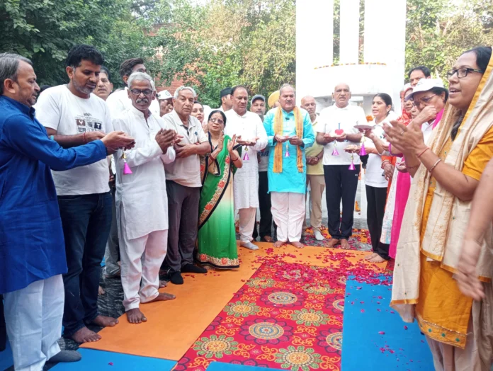Along with Deepotsav, one lamp must be lit in the name of martyrs and one lamp in the name of cleanliness in homes Laxman Along with Deepotsav, one lamp must be lit in the name of martyrs and one lamp in the name of cleanliness in homes Laxman