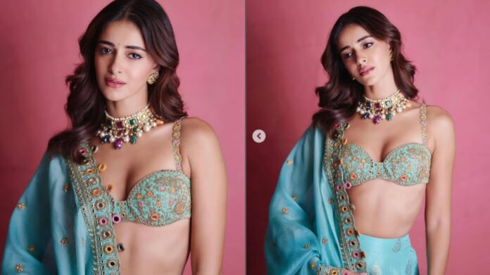Ananya Panday Diwali Glam Look: फिरोजी ब्रालेट ब्लाउज में अनन्या पांडे ने लूटी दिवाली की महफिल, हुस्न और ग्लैमर से मचा इंटरनेट पर धमाल Ananya Panday Diwali Glam Look: फिरोजी ब्रालेट ब्लाउज में अनन्या पांडे ने लूटी दिवाली की महफिल, हुस्न और ग्लैमर से मचा इंटरनेट पर धमाल