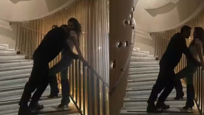 Arjun Rampal Gabriella Demetriades Photos: सीढ़ियों पर 14 साल छोटी गर्लफ्रेंड संग रोमांस करते दिखे अर्जुन रामपाल, गैब्रिएला संग वायरल हुई कोजी तस्वीरें Arjun Rampal Gabriella Demetriades Photos: सीढ़ियों पर 14 साल छोटी गर्लफ्रेंड संग रोमांस करते दिखे अर्जुन रामपाल, गैब्रिएला संग वायरल हुई कोजी तस्वीरें