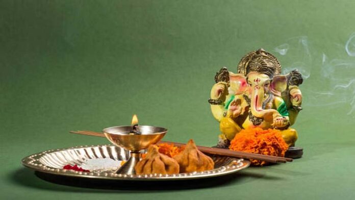 Budhavaar Upaay: बुधवार के दिन करें ये 4 उपाय, पलट जाएगी किस्मत