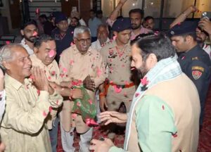 CM Nayab Saini: हरियाणा के सीएम नायब सैनी ने पैतृक घर में किया दीवाली पूजन