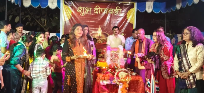 CRPF jawans, forgetting the pain of being away from home and family, enjoyed the Diwali festivities with great joy.