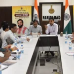 Faridabad News : एक्सप्रेस-वे और सर्विस लेन पर वाहनों की अनधिकृत पार्किंग पर लगेगा अंकुश : डीसी