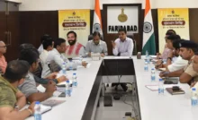 Faridabad News : एक्सप्रेस-वे और सर्विस लेन पर वाहनों की अनधिकृत पार्किंग पर लगेगा अंकुश : डीसी