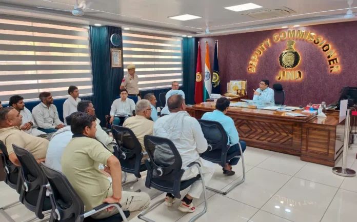 Jind News : आईएमटी परियोजना को लेकर डीसी से मिले कई गांवों के किसान