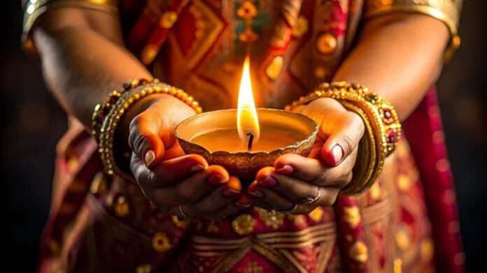 Dhanteras Deepdaan: धनतेरस पर कैसे करें दीपदान, जानें शुभ मुहूर्त, विधि और मंत्र यहां