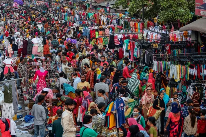 Even on Choti Diwali, the markets remained crowded throughout the day.