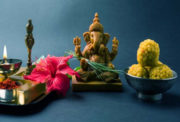 Budhavaar Upaay: बुधवार के दिन करें ये उपाय, नौकरी में मिलेगी तरक्की