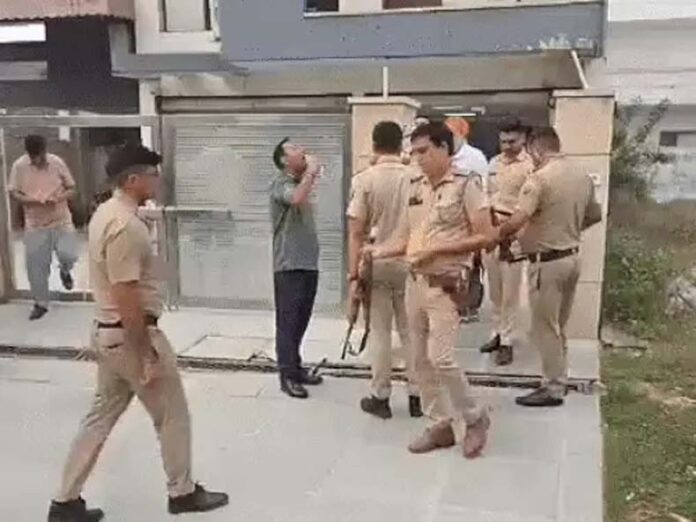 Karnal Firing: करनाल में बाइक सवार बदमाशों ने म्यूजिक कंपनी के आॅफिस पर की फायरिंग Karnal Firing: करनाल में बाइक सवार बदमाशों ने म्यूजिक कंपनी के आॅफिस पर की फायरिंग